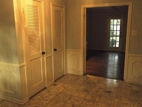 3rd image of 510 Briar Knoll Dr
