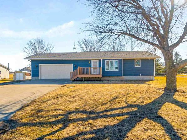 303 NW Hoover St, Keota, IA 52248