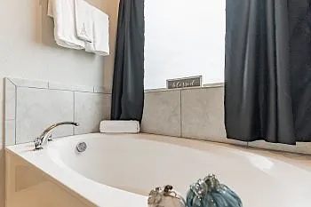 7811 Toledo Bnd — Photo 18