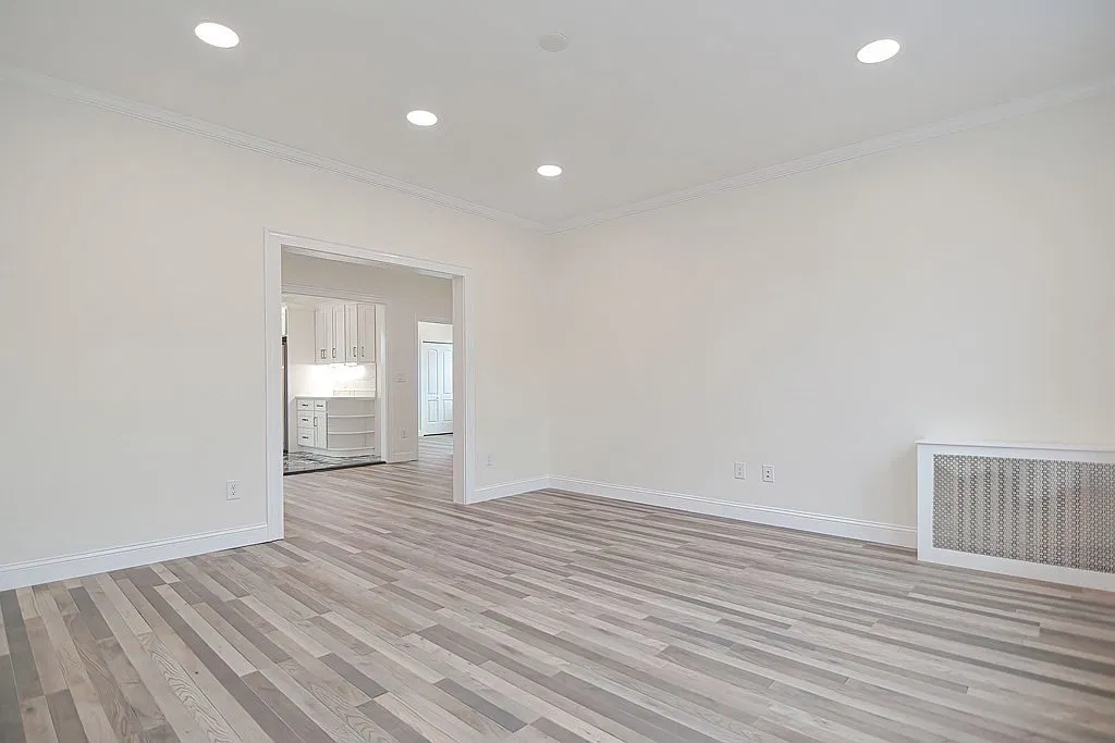 2 bed, 1.0 bath, 904 sqft, $3,800 — Photo 3