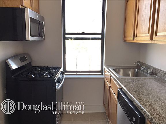 4th image of 4825 46th St #2D