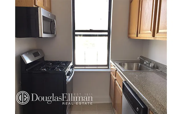 Rented by Douglas Elliman | media 23