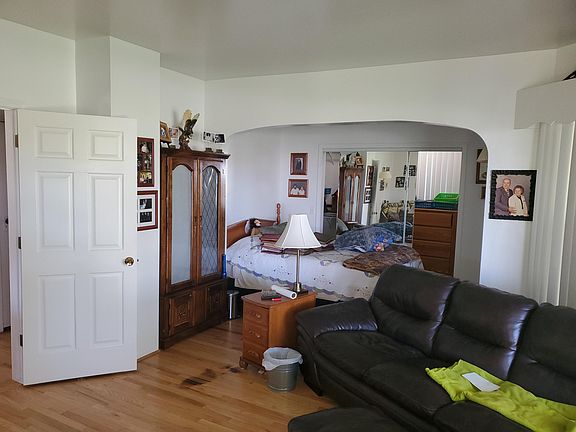 3rd image of 1346 N Crystal Ave