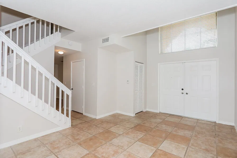 3 bed, 2.5 bath, 1757 sqft, $4,880 — Photo 4