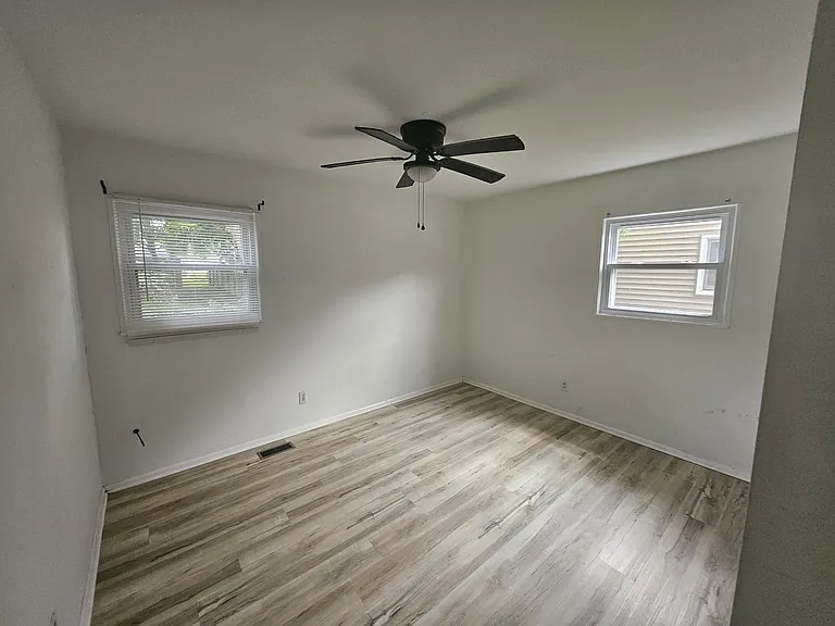 2804 Lawndale Dr — Photo 9