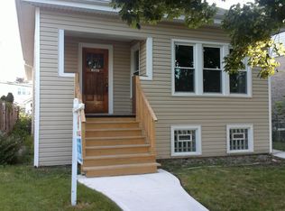 5246 W Roscoe St, Chicago, IL 60641