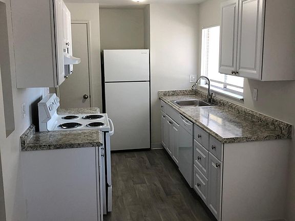4th image of 9760 SW North Dakota St #B3
