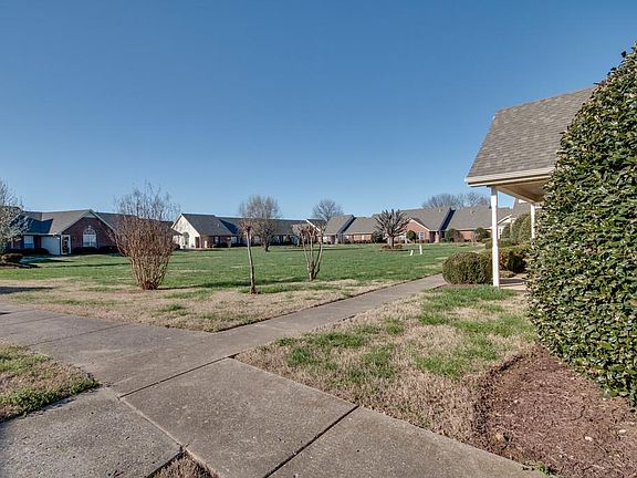 4th image of 833 E Northfield Blvd