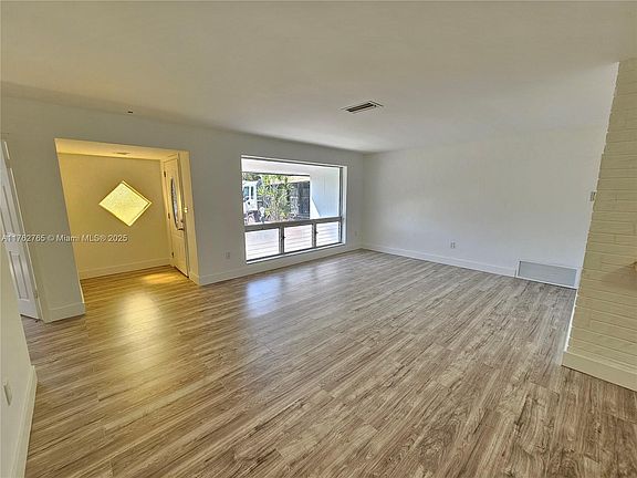 3rd image of 7251 Harbour Blvd