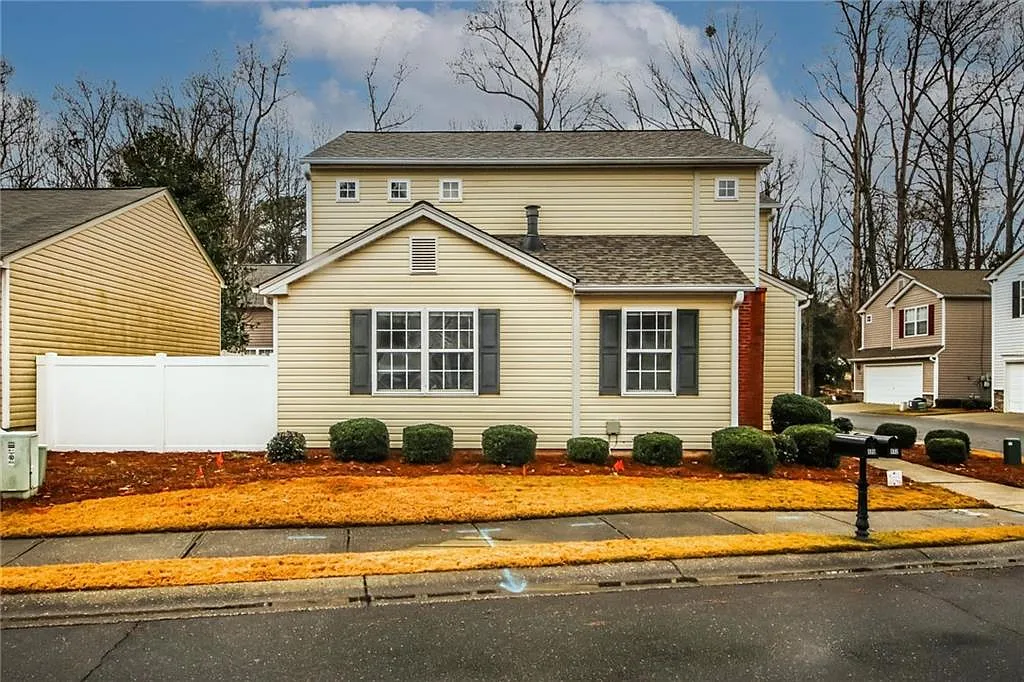 3 bed, 2.5 bath, 1554 sqft, $1,850 — Photo 2