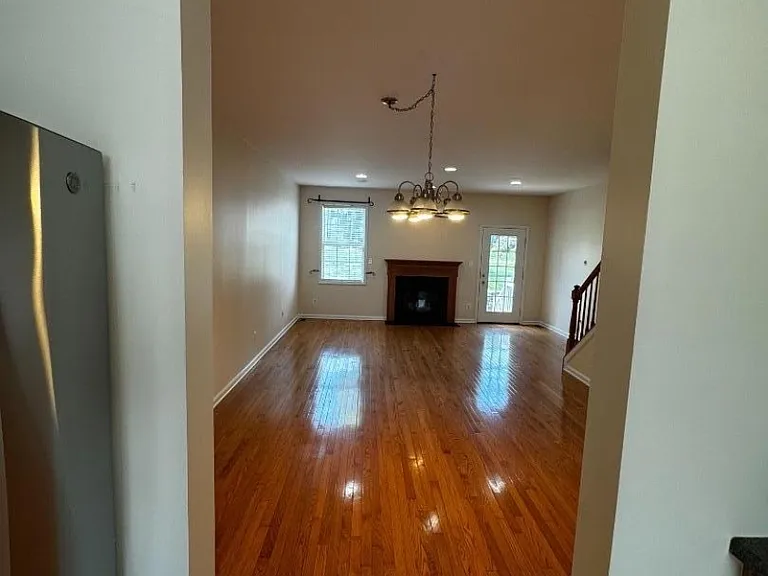 533 Coventry Dr — Photo 9
