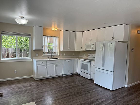 3rd image of 1609 NE 8th St #2