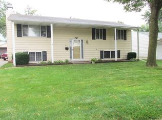 3519 Oakwood Dr, Bettendorf, IA 52722