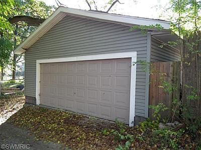 3rd image of 1253 Dickinson St SE