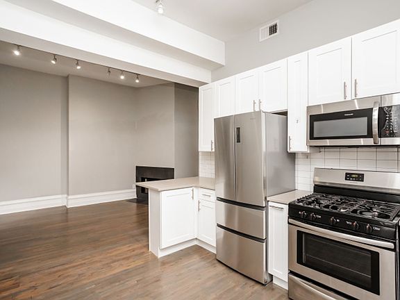 4th image of 801-07 N Wabash Ave E #42-4W