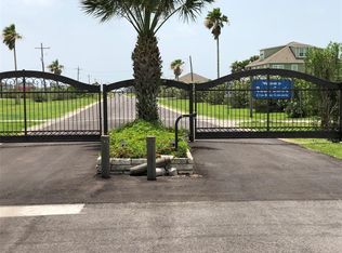 820 Casa Dr, Crystal Beach, TX 77650
