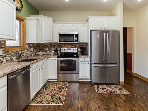 5th image of 1001 Kensington Ct