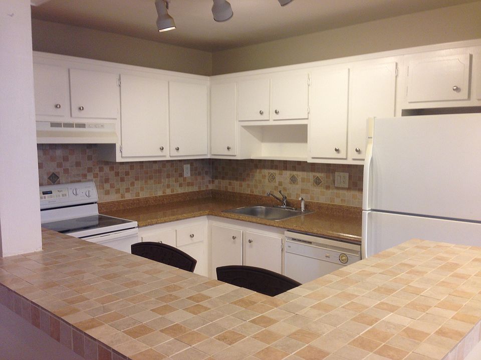 1st image of 2731 Taft St APT 305