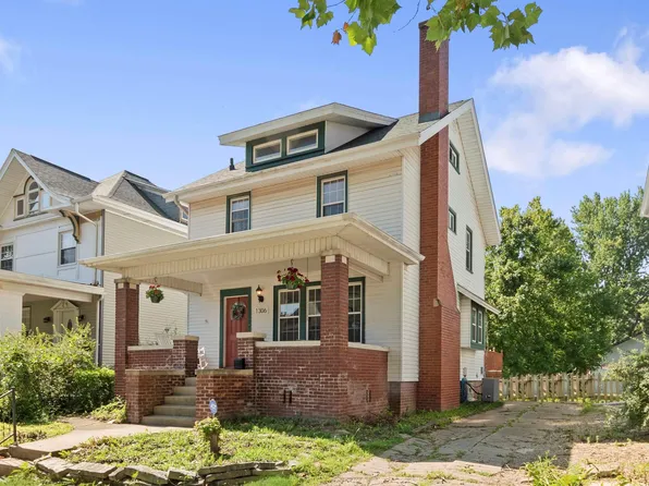 1306 W Parkside Dr, Peoria, IL 61606