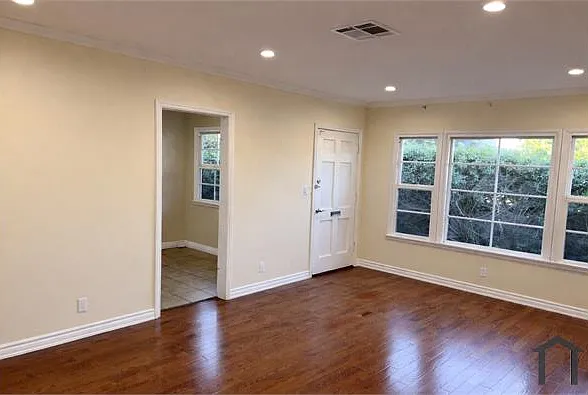 10652 Camarillo St — Photo 21