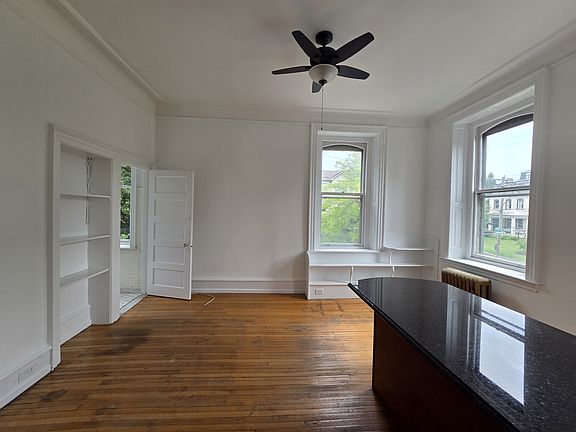 4th image of 348 Green Ln #2F
