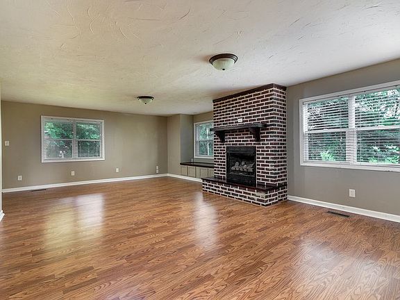 2nd image of 9821 W Jackson St