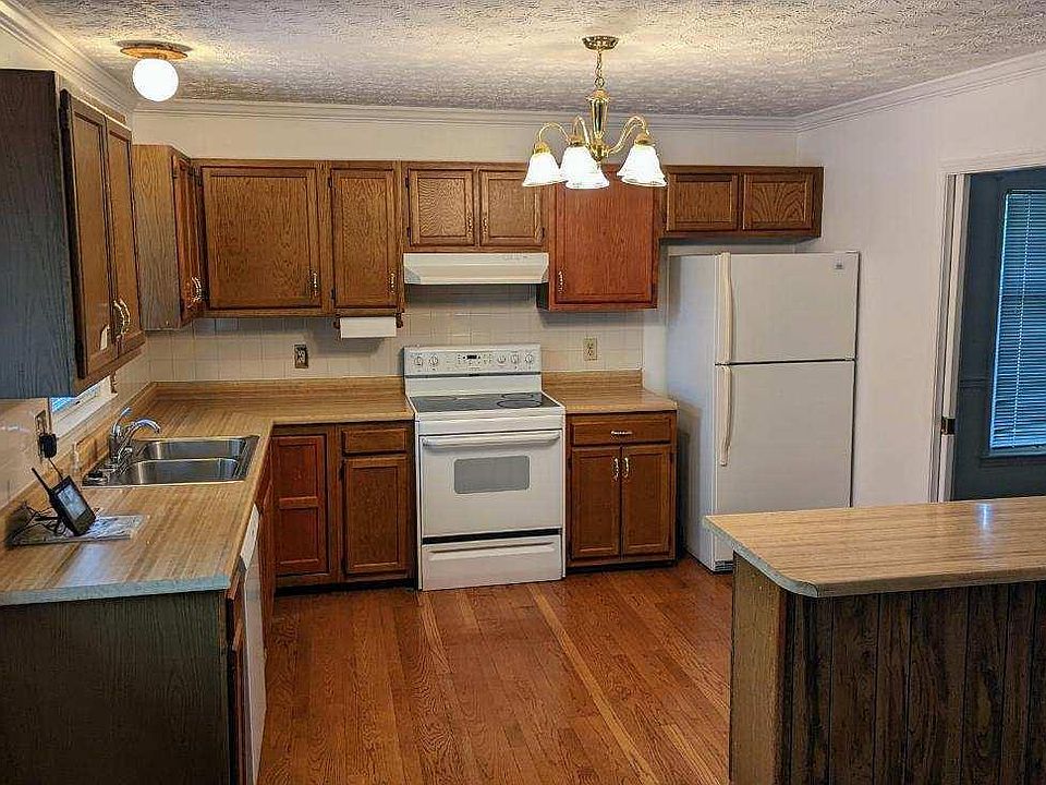 2nd image of 1048 Wedgewood Rd