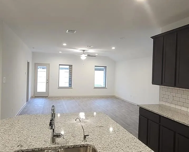 1514 Maple Ridge Dr — Photo 9
