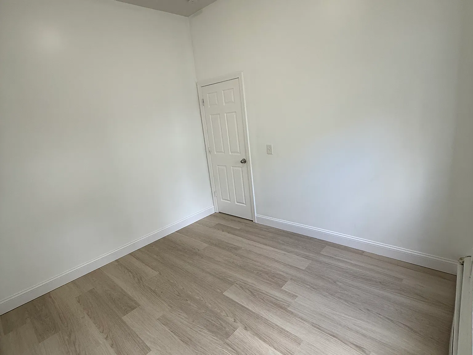 3 bed, 800 sqft, $2,300 — Photo 2