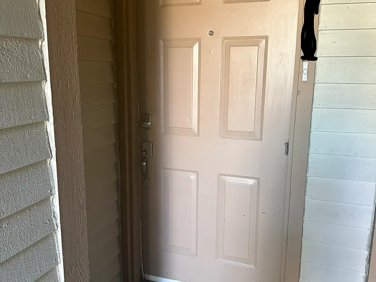 215 Hickory Ct — Photo 3