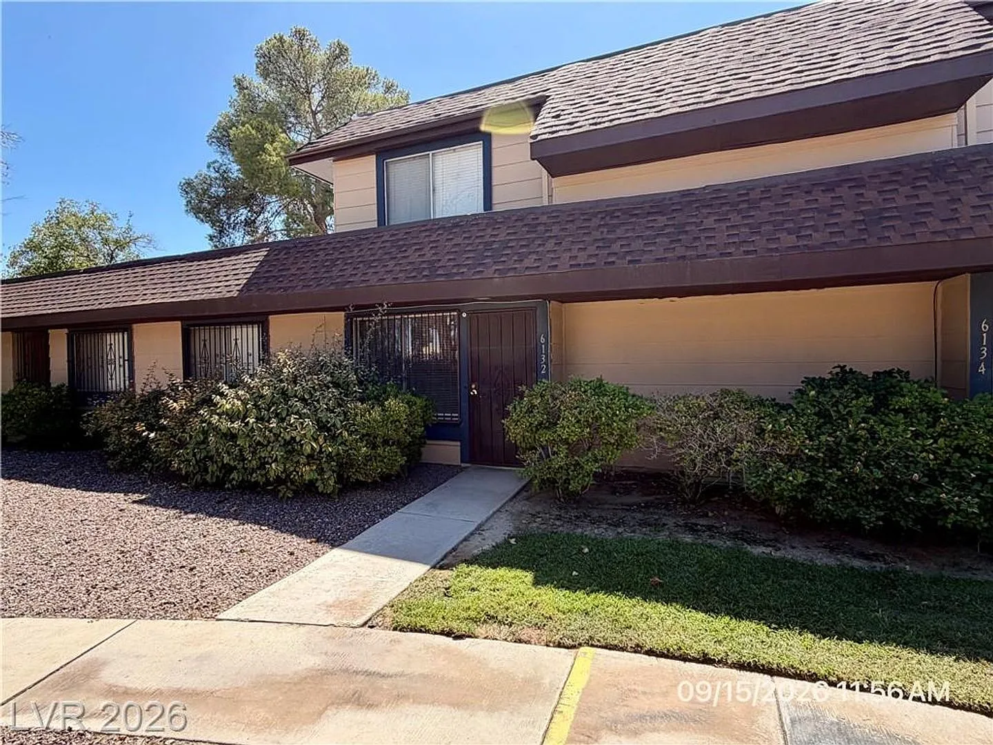 2-Bedroom Gated Townhome with Granite Kitchen & Covered Patio — Photo 3