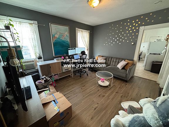 3rd image of 509 Medford St APT 1