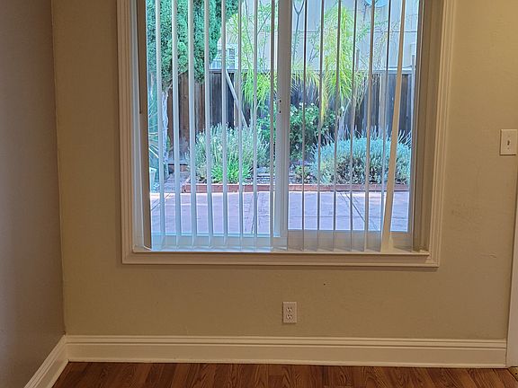 5th image of 474 Hawthorn Ave APT 2
