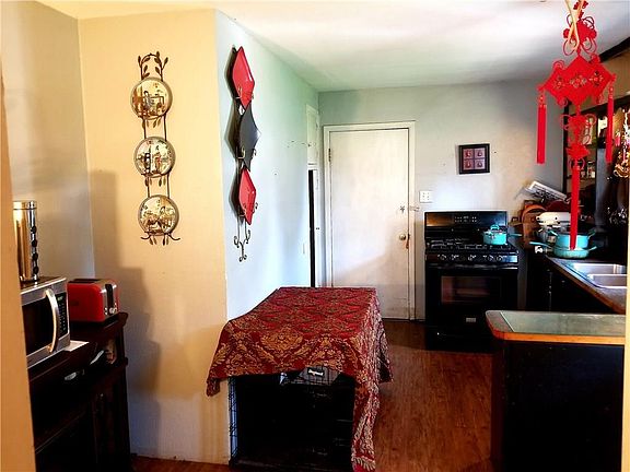 3rd image of 204 S Main St