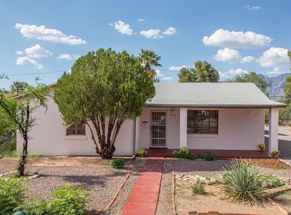 3rd image of 2833 E Alta Vista St