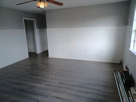 5th image of 1301 E Royall Blvd