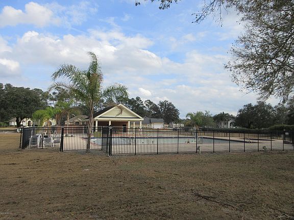 4th image of 2469 Country Club Blvd