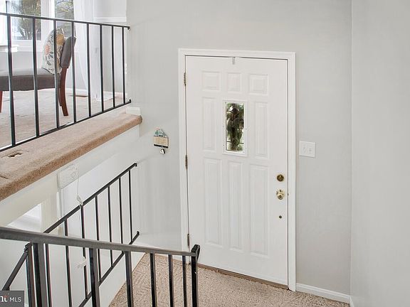 3rd image of 718 Stafford Hill Dr