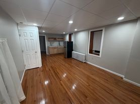 704 William St