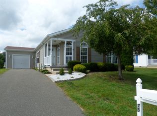 75 Oak Ridge Ln, Manahawkin, NJ 08050