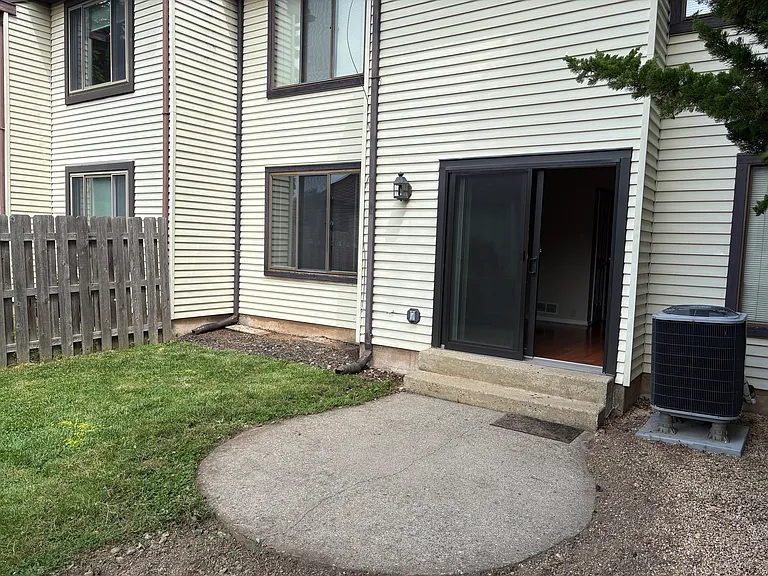 323 Milford Ct — Photo 27