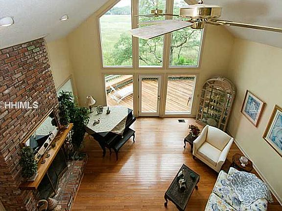 3rd image of 25 Long Marsh Ln