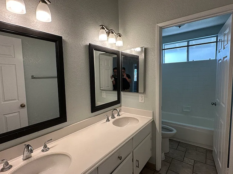 1314 Robert Ct — Photo 22