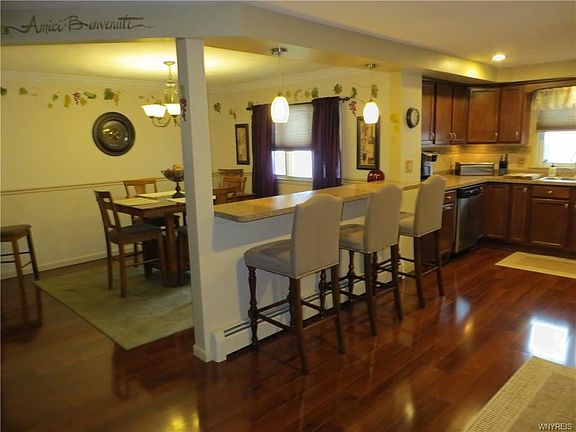 5th image of 23 Villa Moraine Dr