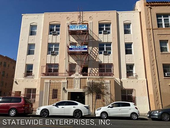 2nd image of 709 S Mariposa Ave #402