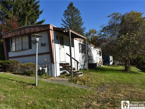 118 Greenhurst Village Dr, Jamestown, NY 14701