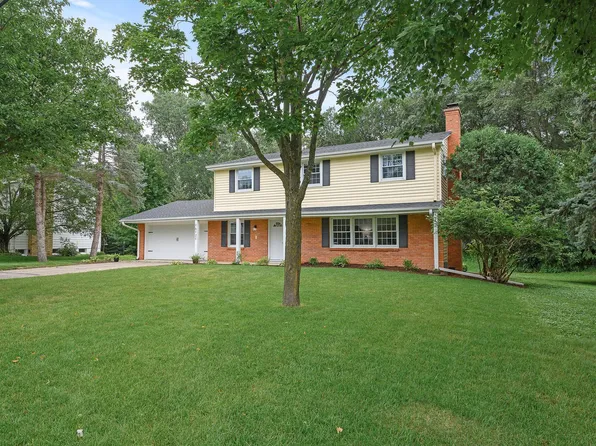 16121 Highwood Dr, Minnetonka, MN 55345