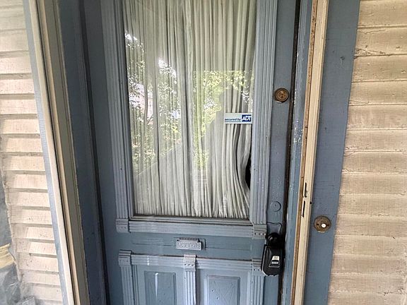 5th image of 821 N Seymour Ave