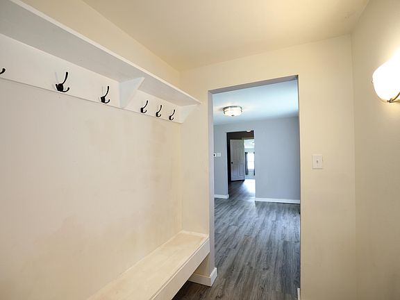 4th image of 1610 Tama St