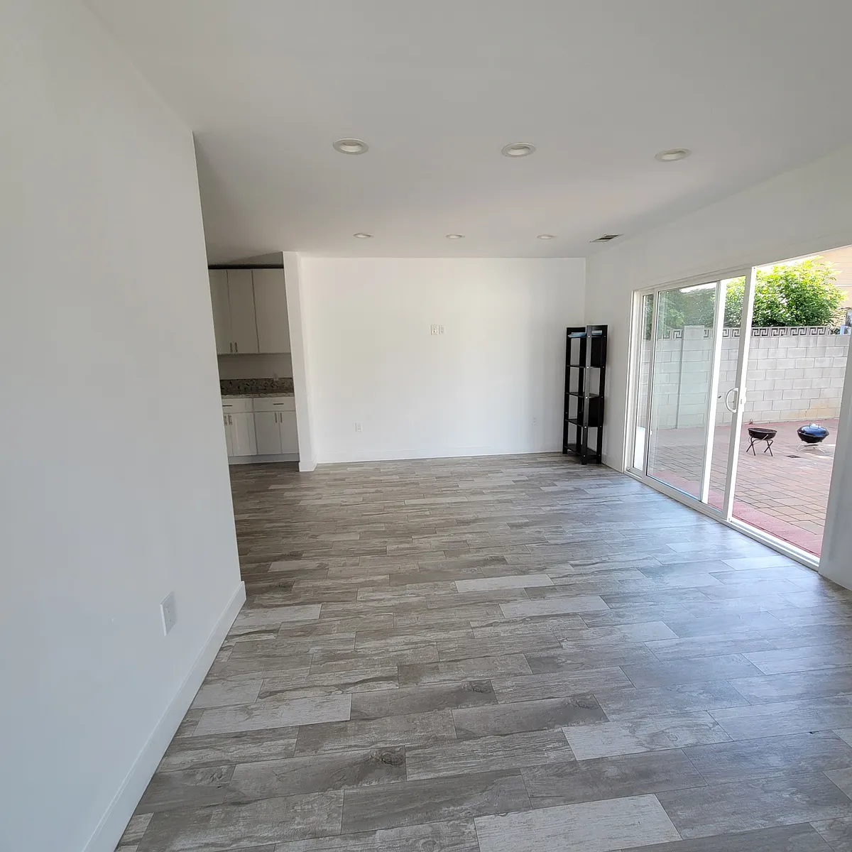 Building Photo - 8101 Jumilla Ave #1/2